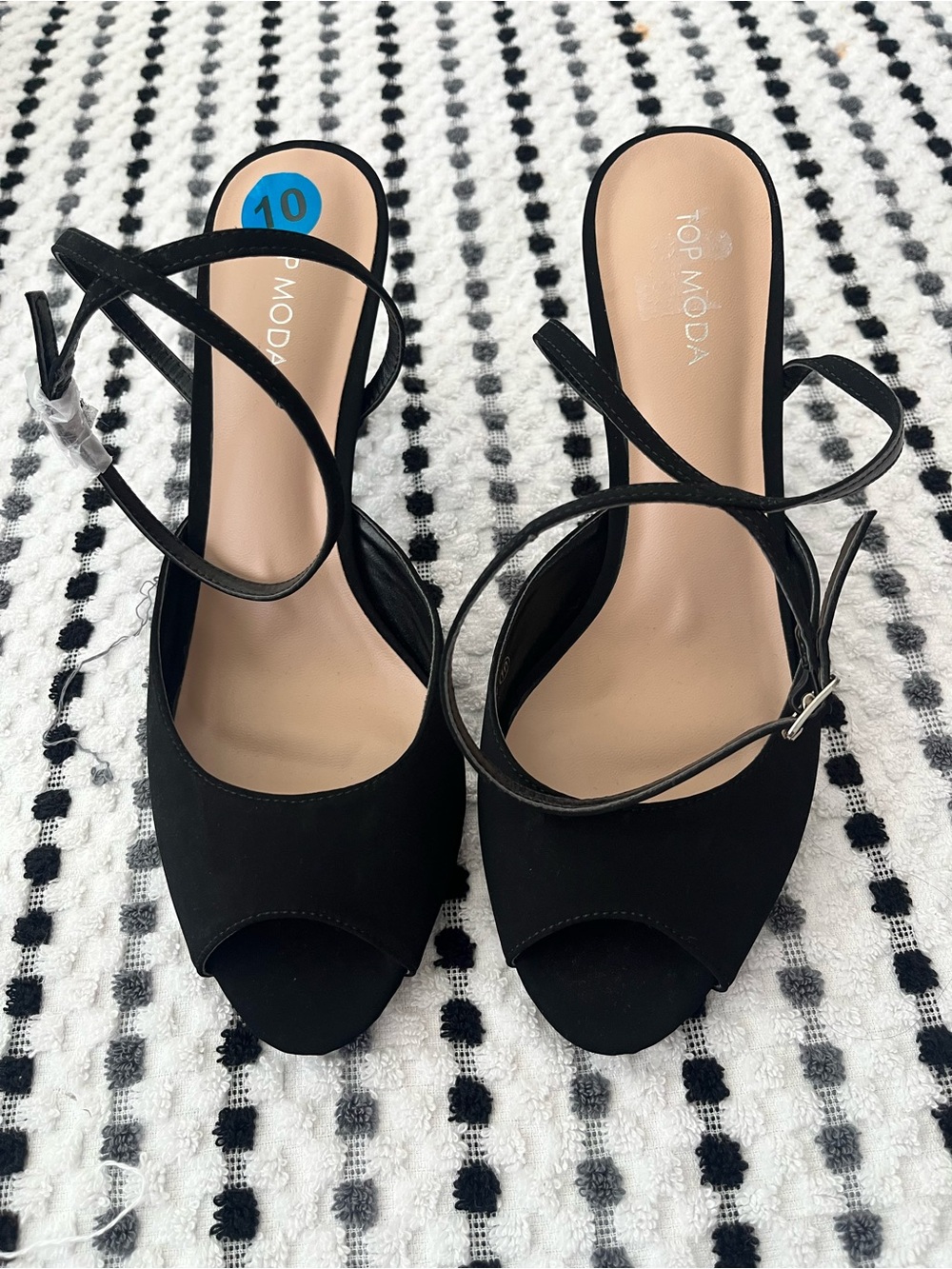 TOP Moda Black Peep-Toe Ankle Strap Heels